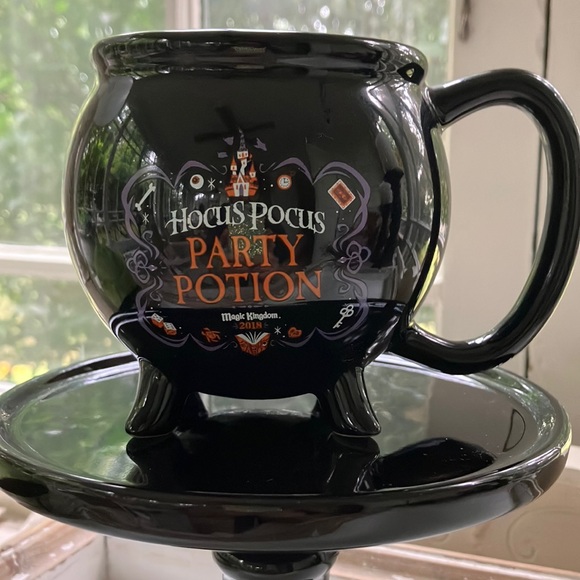Disney Hocus Pocus Cauldron Mug - Picture 1 of 8
